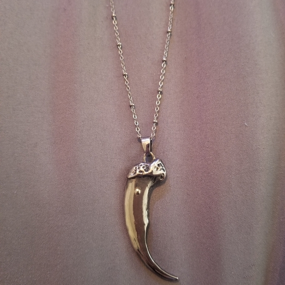 Claw Necklace - Picture 2 of 3